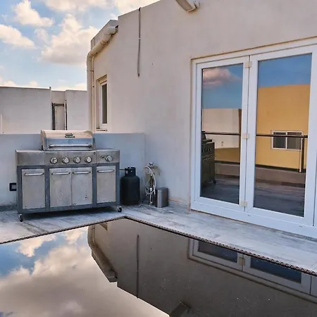 Lovely Penthouse With Massive Pool *
