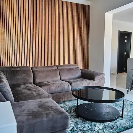 Lovely Penthouse With Massive Pool アパート *