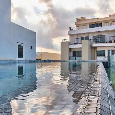 Lovely Penthouse With Massive Pool * Gzira