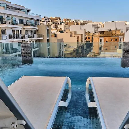 Lovely Penthouse With Massive Pool
