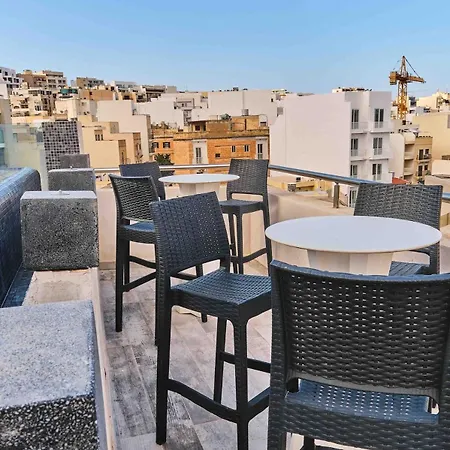 アパート Lovely Penthouse With Massive Pool *